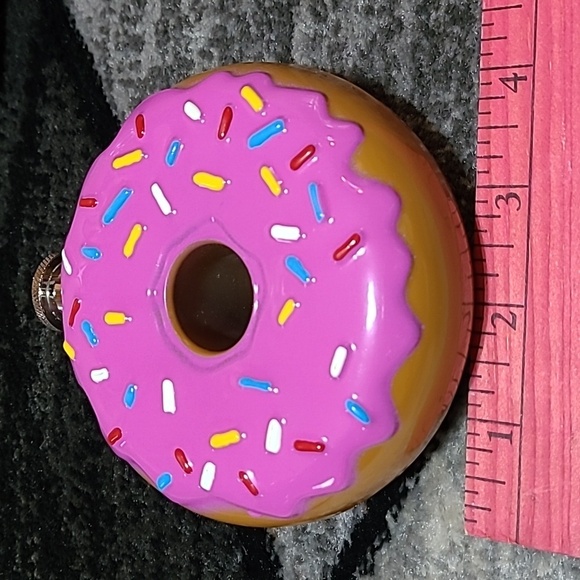PINK SPRINKLE DONUT ๐ฉ 10-OZ STAINLESS STEEL TRAVEL FLASK - Picture 6 of 13